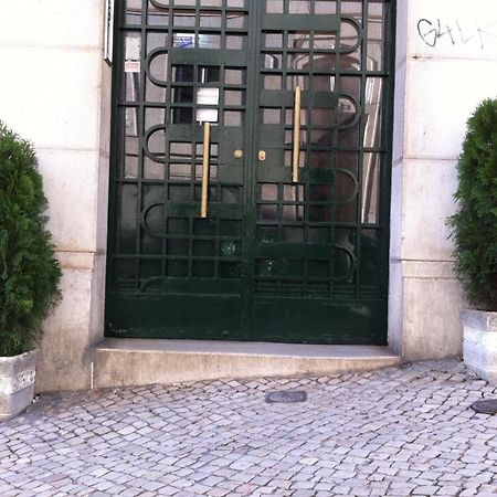 Residencial Valentina Hotel Lisabona Exterior foto Entrance to the Embassy of the Republic of Korea in Lisbon