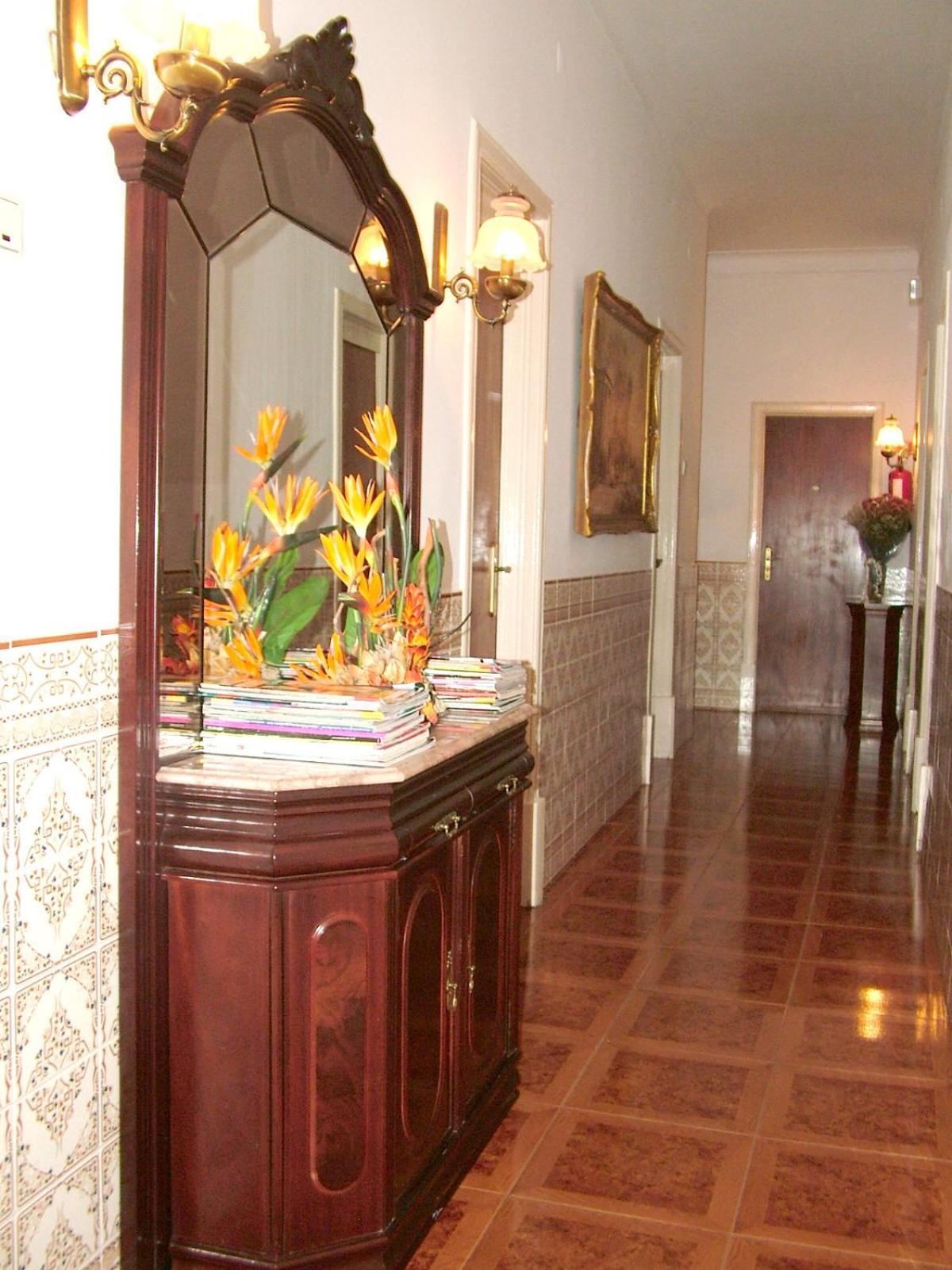 Residencial Valentina Hotel Lisabona Exterior foto Interior of the hotel
