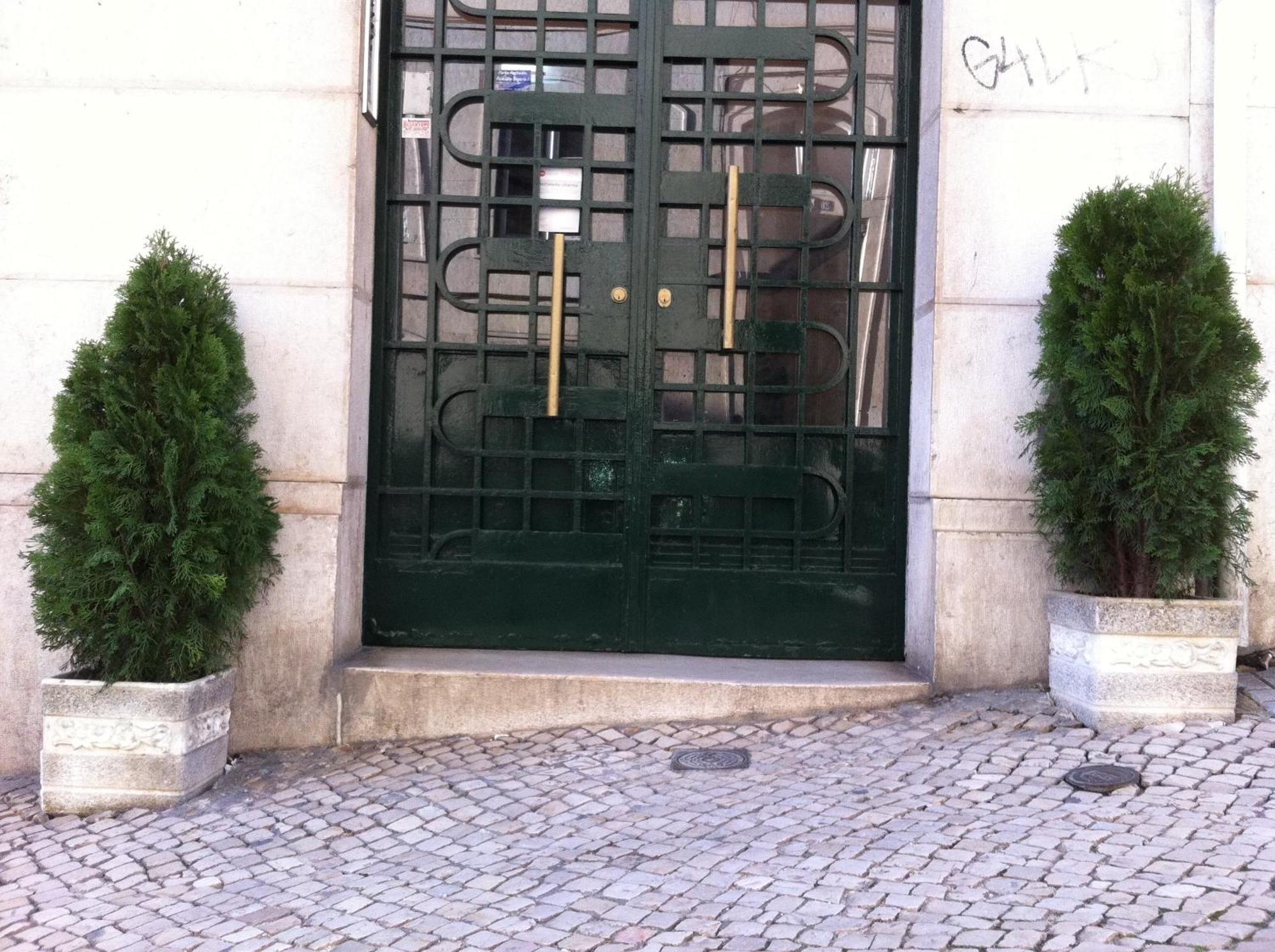 Residencial Valentina Hotel Lisabona Exterior foto Entrance to the Embassy of the Republic of Korea in Lisbon